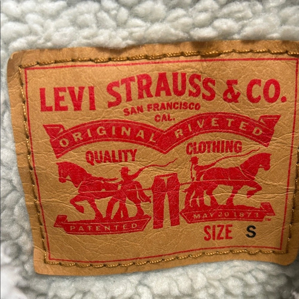 Mens size small Levi's Sherpa Lined Denim Jacket - Picture 4 of 9